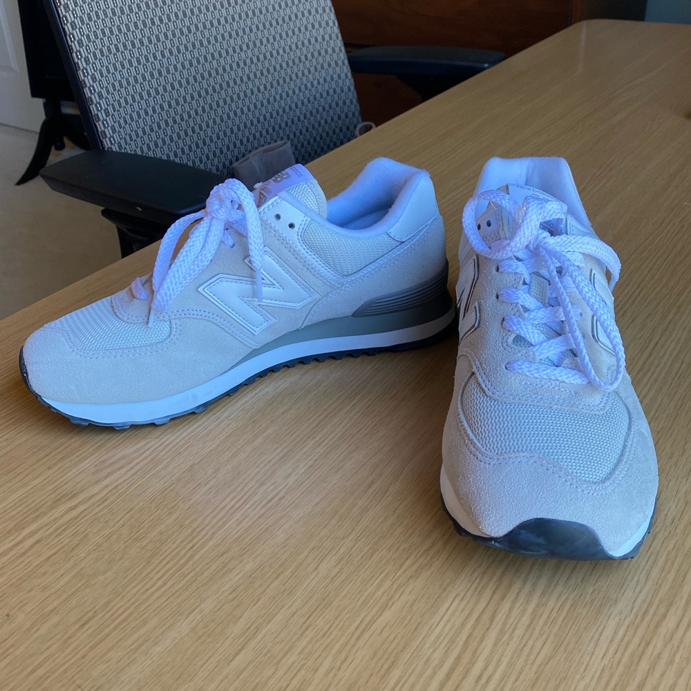 New Balance sneakers 👟